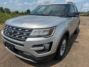 lot 7 image: 2016 Ford Explorer XLT