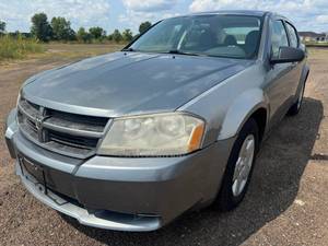 lot 12 image: 2008 Dodge Avenger