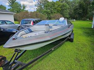 lot 18 image: 1986 Bayliner Capri Bowrider