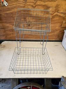 lot 11 image: Wire Storage Rack with Baskets - Baskets may not be for the stand