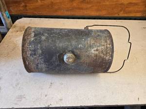 lot 18 image: Vintage Tin Kerosene Can