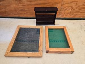 lot 29 image: Wooden Display Frames and Golf Ball Display Rack