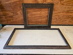 lot 48A image: Vintage Wooden Picture Frames with Leaf Pattern