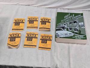 lot 189 image: 1987 Oldsmobile Chassis Service Manual and N.A.D.A. Official Used Car Guides
