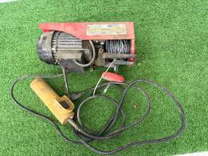 lot 76 image: Chicago Electric Hoist - 440#s