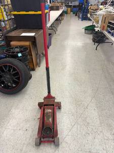 lot 23 image: Pittsburgh 3 Ton Floor Jack