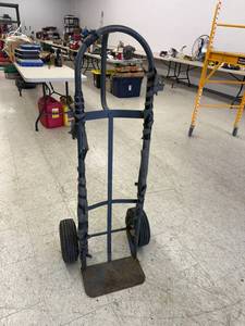 lot 27 image: Hand Truck Dolly