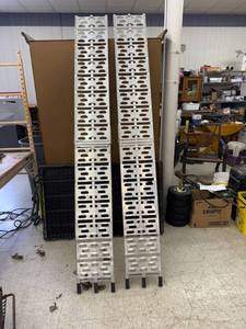 lot 8 image: Aluminum Folding Loading Ramps 750# Max Load