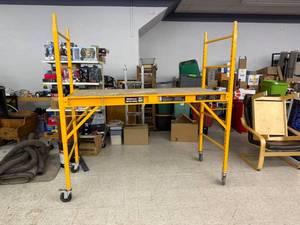 lot 9 image: Haul Master Heavy-Duty Scaffold 29 x 72 Platform