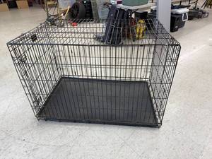 lot 31 image: Large Kennel 48 x 30 x 33 Tall