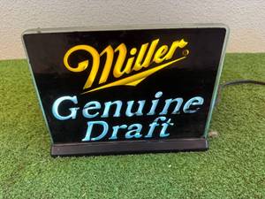 lot 32 image: Miller Genuine Draft Light Up Sign