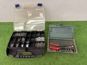 lot 86 image: Hand Riviter & Assortment of Rivets