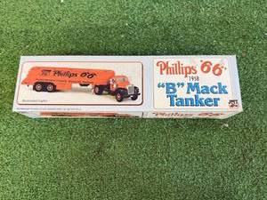lot 118 image: Phillips 66 1958 B Mack Tanker