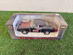 lot 120 image: 1970 Dodge Charger RT Hardware Hank 124 Scale