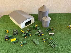 lot 138 image: John Deere Toys & Farm Set
