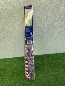lot 140 image: 8 x 12 US Flags - 14 Pack