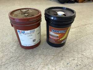 lot 177 image: Mobile Delvac SAE 40 Oil & Traveller Premium Tractor Fluid