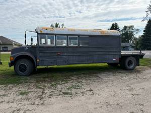 1997 International Bus/Motorized Home with Gooseneck Hitch