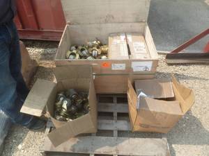 lot 7 image: Pallet of Nylon Roller Casters 2 12 & Cabinet Latches, Hydraulic Fittings