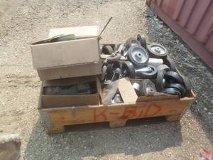 lot 18 image: Pallet of Nylon Casters