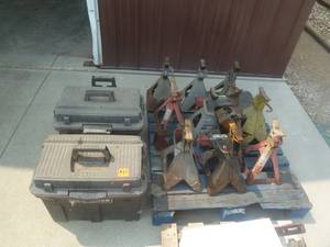 lot 22 image: Jack Stands Pallet