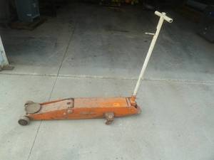 lot 27 image: Cincinnati Hydraulic Floor Jack