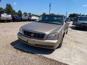 lot 9 image: 2005 Cadillac Deville