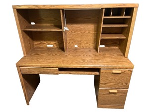 lot 39 image: Oak Finish Office Desk with Hutch and Drawers