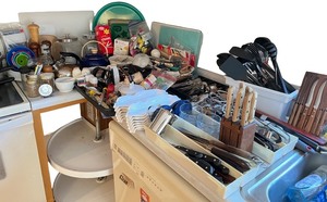 lot 61 image: Large Lot of Kitchen Utensils, Cutlery, Cookware and Gadgets