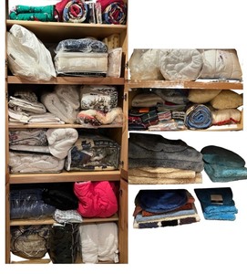 lot 145 image: Collection of Bath Mats, Towels, and Assorted Linens