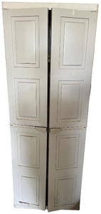lot 204 image: Tall Plastic Storage Cabinet with Four Shelves