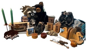 lot 261 image: Rustic Cabin Decor