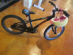 lot 1 image: Childrens Trek Precaliber bicycle ...
