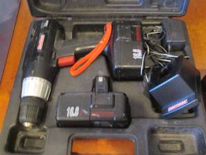 lot 6 image: Craftsman 16.8v cordless drill in c...