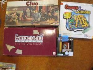 lot 20 image: Green Bay Packers dice game plus mu...