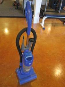 lot 30 image: Dirt Devil Vibe vacuum cleaner with...