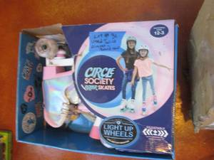 lot 31 image: Circle Society adjustable size girl...