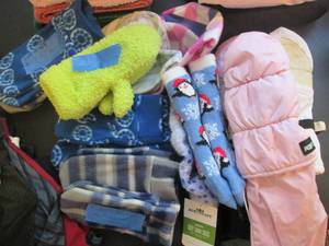 lot 59 image: Boys and girls cold weather gear wi...
