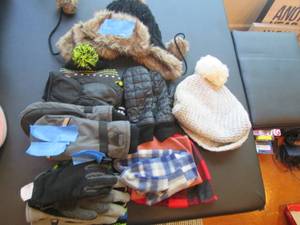 lot 66 image: Winter snow gear variety of stockin...