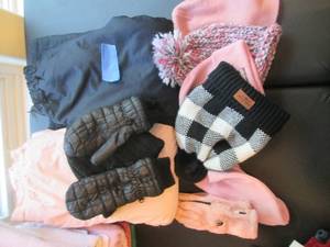 lot 53 image: Girls Medium snow pants, hats, mitt...