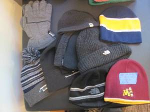 lot 56 image: Mens cold weather gloves, skull an...