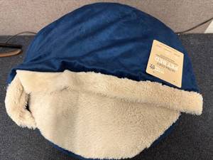lot 2 image: Ultra Cozy Pet Bed