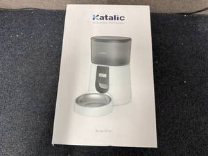 lot 4 image: Automatic Pet Feeder