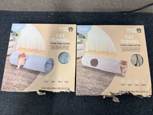 lot 8 image: 2 Cat Tunnels