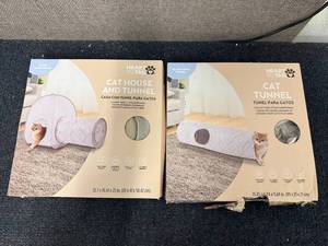 lot 9 image: 2 Cat Tunnels