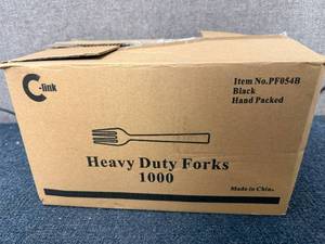 lot 12 image: 100ct Black Plastic Forks