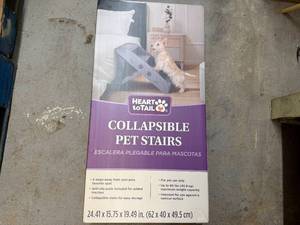lot 14 image: Collapsible Pet Stairs