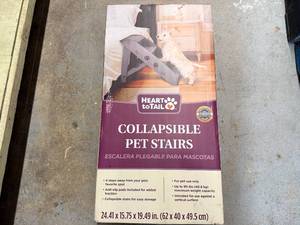 lot 15 image: Collapsible Pet Stairs