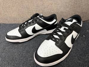 lot 47 image: NIke Dunk Lows - Mens 8.5 Womens 10