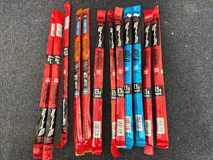 lot 196 image: 12 Sticks of Jack Links Wild